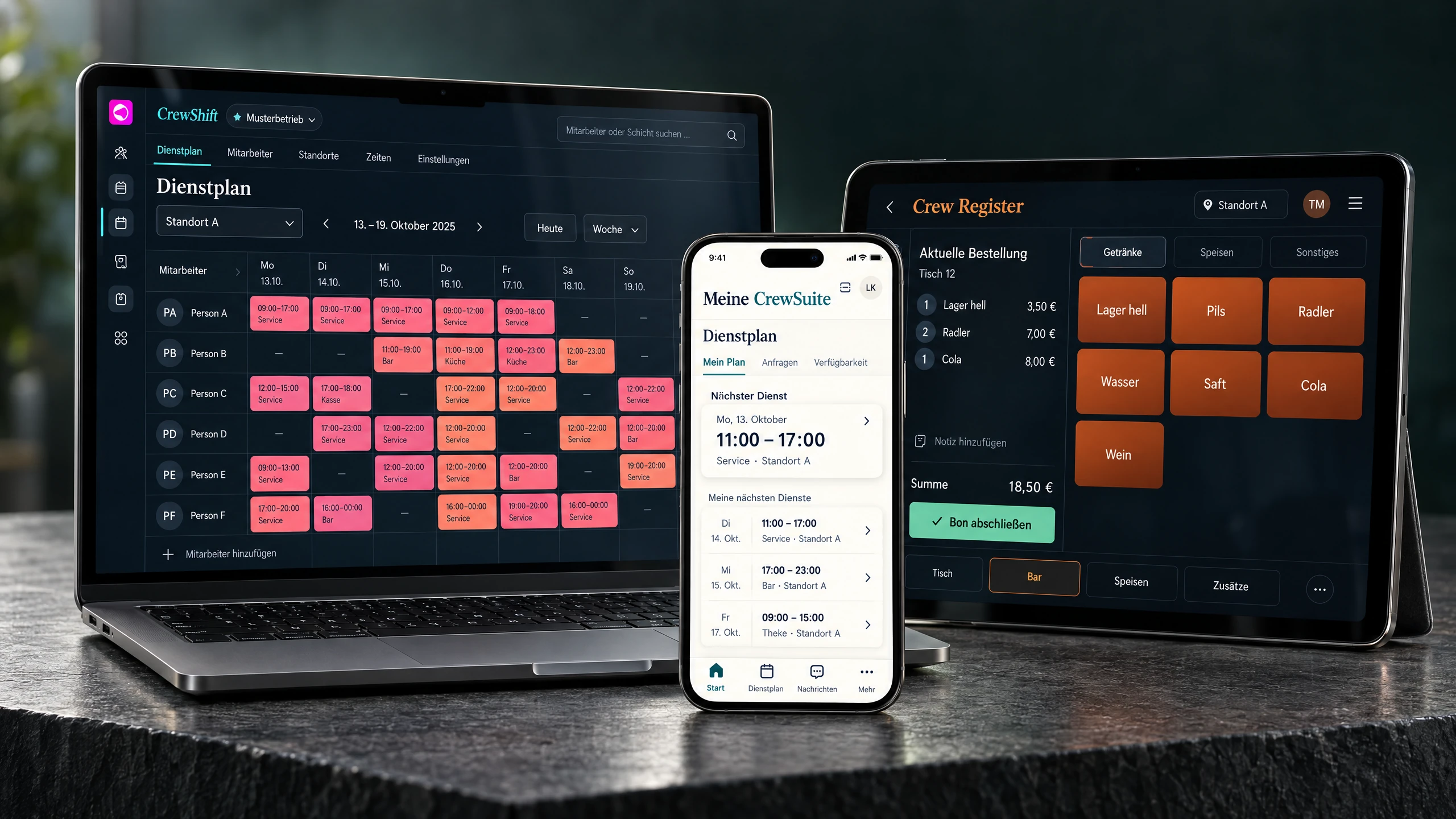 CrewSuite-Dienstplan auf dem Laptop, Mitarbeiteransicht auf dem Smartphone und Crew Register auf dem Tablet – Produktillustration mit fiktiven Daten